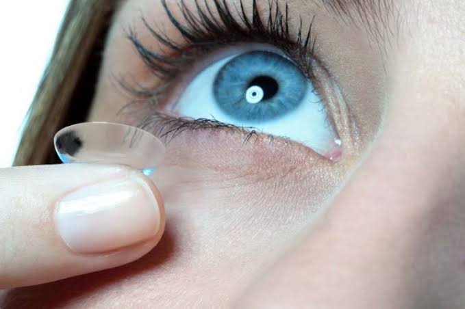 Опасности при ношении контактных линз